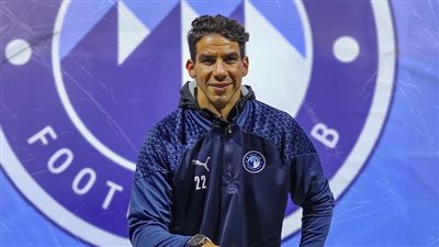 شريف إكرامي يعلن نهاية رحلته داخل المستطيل الأخضر