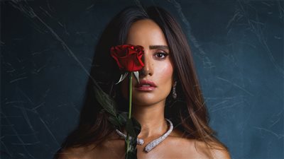 زينة تحتل الترند بسبب ورد وشوكولاتة وتفاعل جماهيري كبير مع مشاهدها