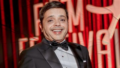 محمد هنيدي يستعد لمسرحية جديدة بعنوان تاجر السعادة والعرض قريباً