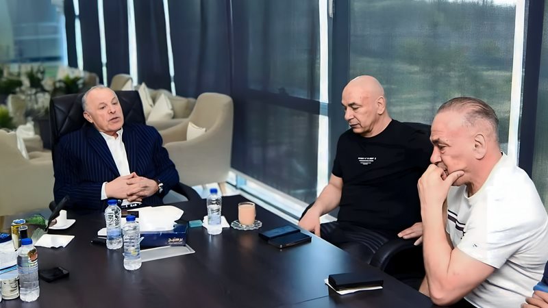 هاني أبو ريدة مع