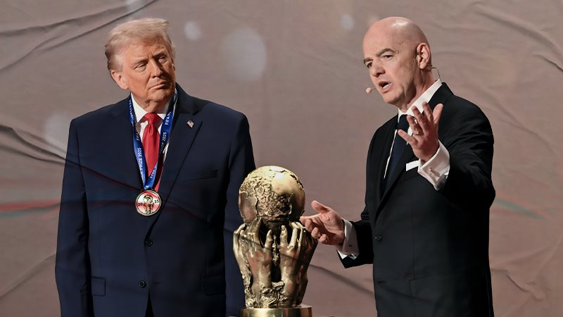 إنفانتينو يهدي ترامب