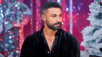 كريم فهمي : أول علقة أخدتها كانت بسبب أحمد أخويا وبصرف فلوسي على اللبس والسفر