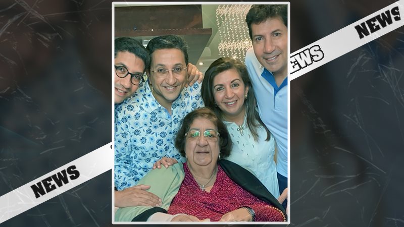 هاني رمزي مع والدته