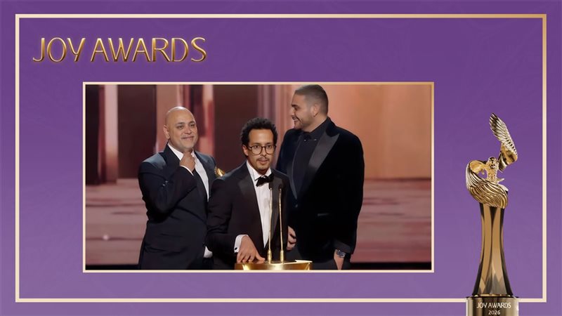 طه دسوقي  يتسلم جائزة