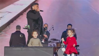 أحمد سعد يتصدر التريند بعد صعود بناته على المسرح في حفل مدينتي