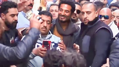 مظاهرة جماهيرية فى حب عمرو سعد