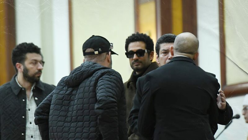 النجوم في عزاء شقيق زينة