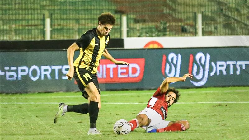 الأهلي يهزم المقاولون العرب