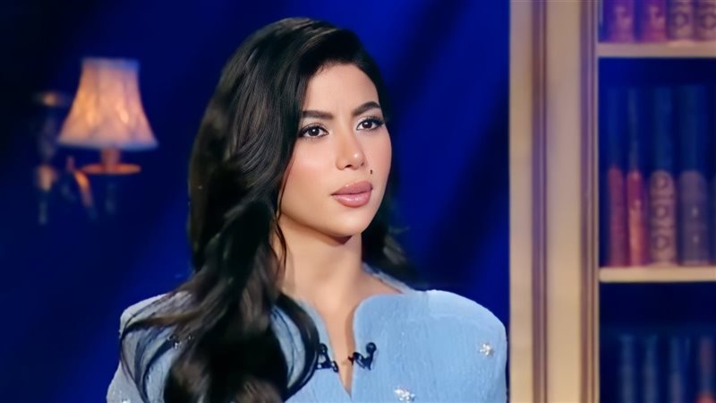 كارولين عزمي