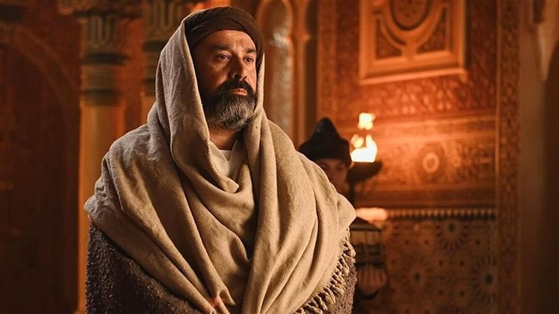 كريم عبدالعزيز من