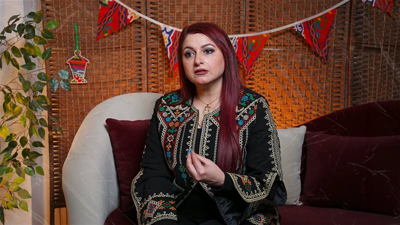 خبيرة الإتيكيت نادين