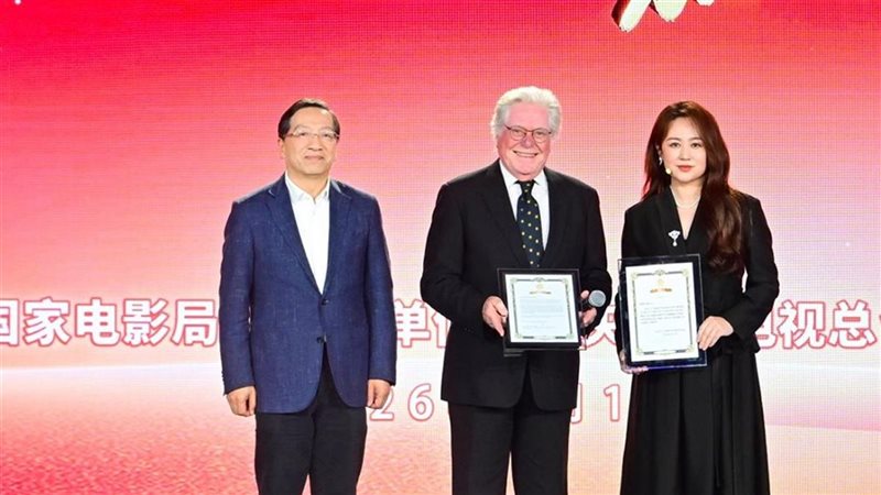 تكريم حسين فهمي في