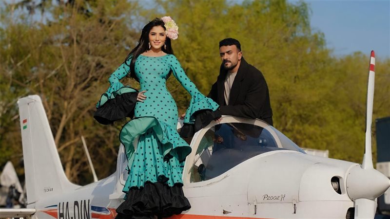 أحمد العوضي ومي عمر