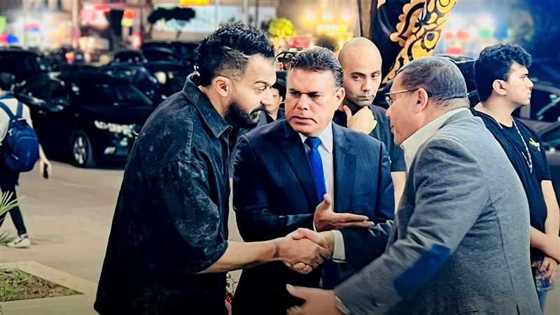إبراهيم سعيد يستقبل عزاء والدته