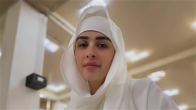 ياسمين عبدالعزيز تؤدي مناسك الحج