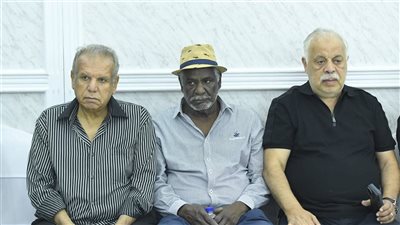 بالصور .. النجوم يقدمون واجب العزاء في سهام جلال 