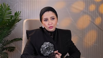 الكلور والمياه خطر على البشرة .. أمنية طاهر خبيرة التجميل تحذر 