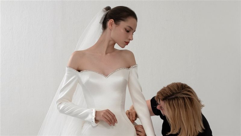 أبرز فساتين زفاف أسبوع الموضة في باريس