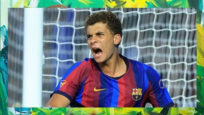 كيف تحول حمزة عبدالكريم من ناشئ الأهلي إلى حديث العالم في برشلونة؟